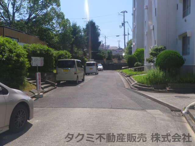 垂水高丸住宅　２号棟の駐車場