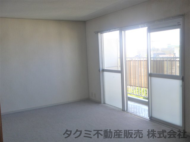 垂水高丸住宅　２号棟の居間・リビング