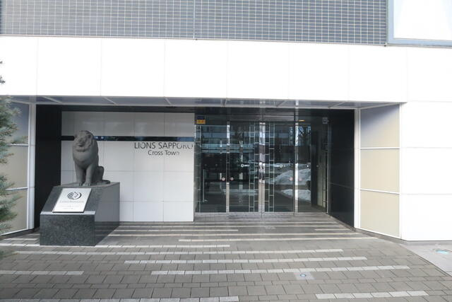 ライオンズ札幌クロスタウンのエントランス