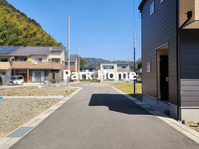 高知市朝倉丙 F号地 新築戸建ての前面道路含む現地写真