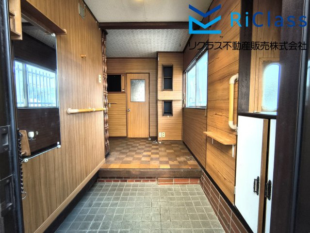 中古戸建　神戸市長田区長尾町1丁目4の玄関|シューズボックス付き玄関です