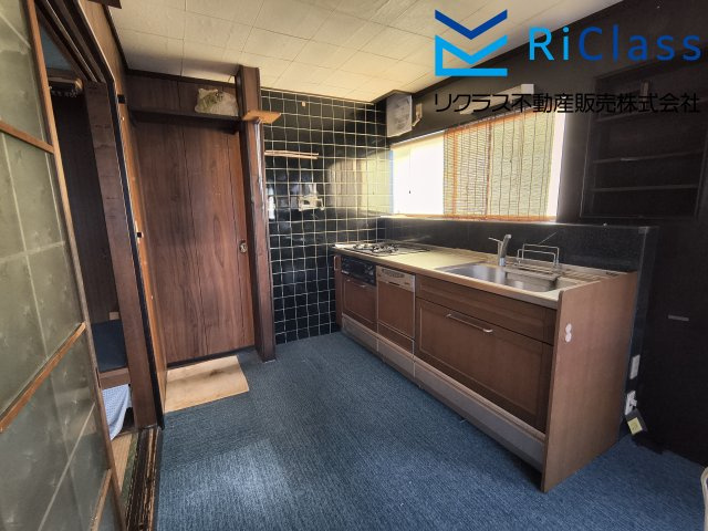 中古戸建　神戸市長田区長尾町1丁目4のキッチン|食器洗い乾燥機付きシステムキッチンです