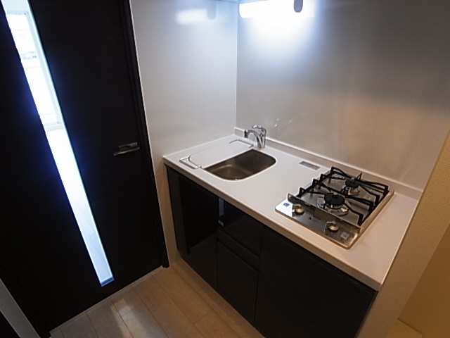 神戸市兵庫区佐比江町の賃貸マンションのキッチン|システムキッチン（ガスコンロ２口）