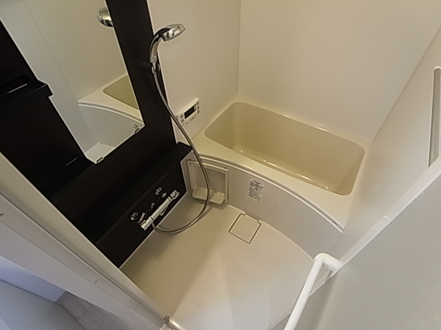 神戸市兵庫区佐比江町の賃貸マンションの浴室|追い焚き機能付き