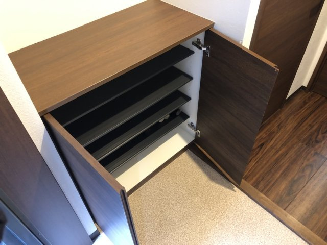 グランパシフィック東向日の玄関|シューズボックス付き