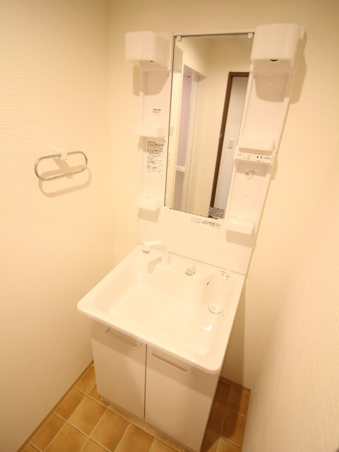 グランパシフィック東向日の独立洗面台|シャワー付き独立洗面台
