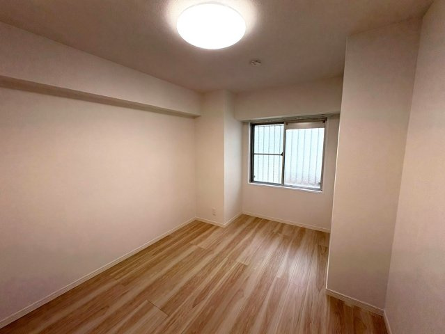 桂川ハイツ３号館の洋室