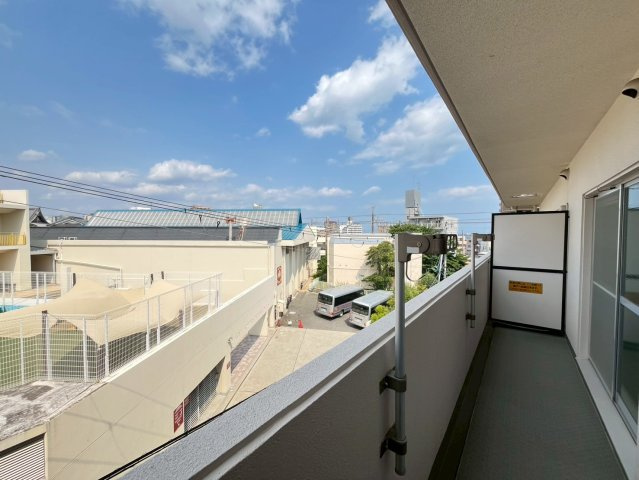 ヒルズビラー須磨のバルコニー|外からの目が気にならないバルコニーで洗濯物が干せます