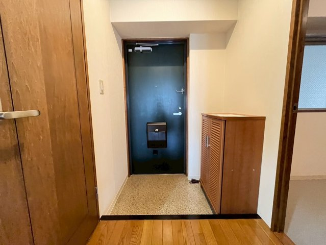 ヒルズビラー須磨の玄関|収納もある玄関です