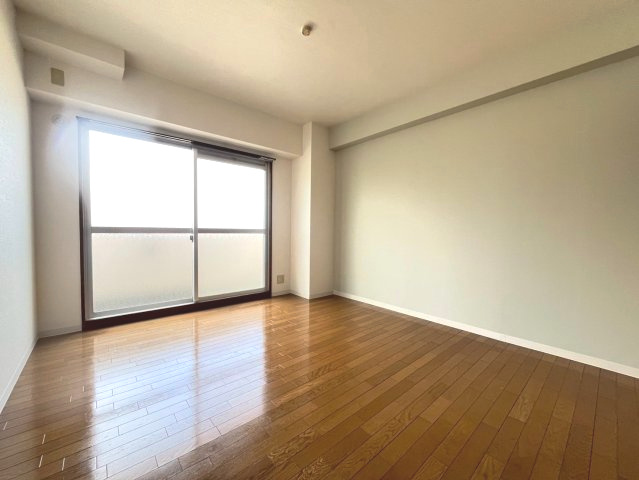 ヒルズビラー須磨の寝室|落ち着いた色調の洋室です