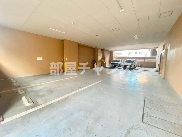 プレサンス名古屋駅前の駐車場