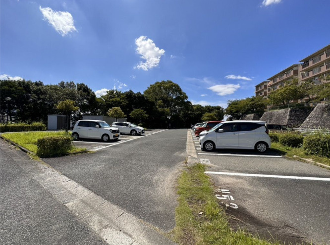 笹の台団地4号棟の駐車場