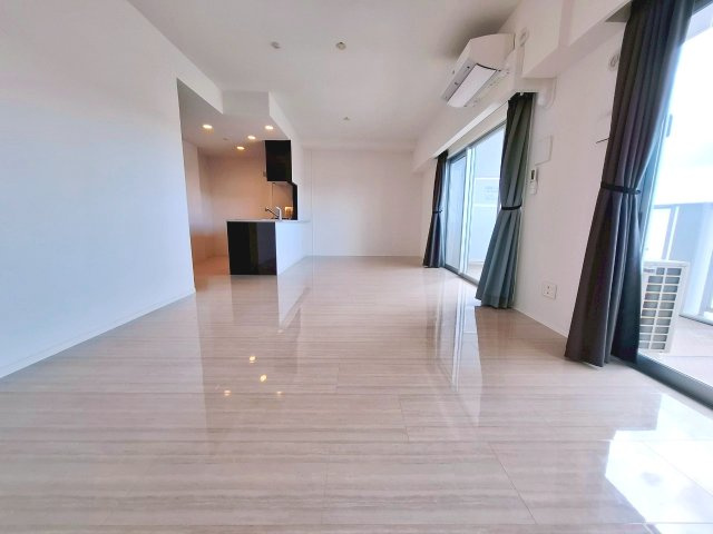 プレサンスロジェ松尾レーヴタワーの居間・リビング|LDK19.6帖