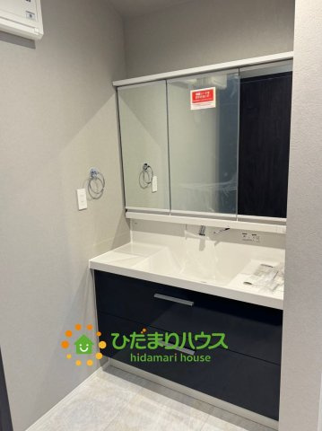 加須市南大桑　中古一戸建ての独立洗面台