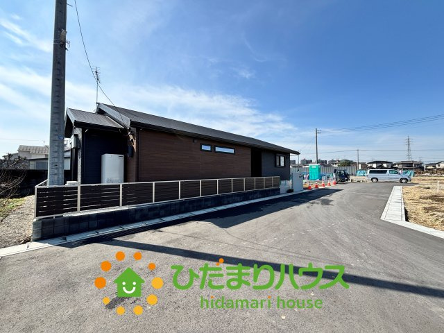 加須市南大桑　中古一戸建ての前面道路含む現地写真