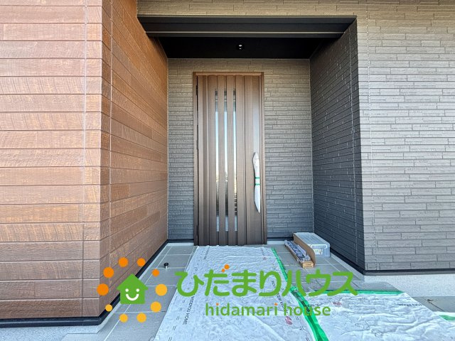 加須市南大桑　中古一戸建ての玄関