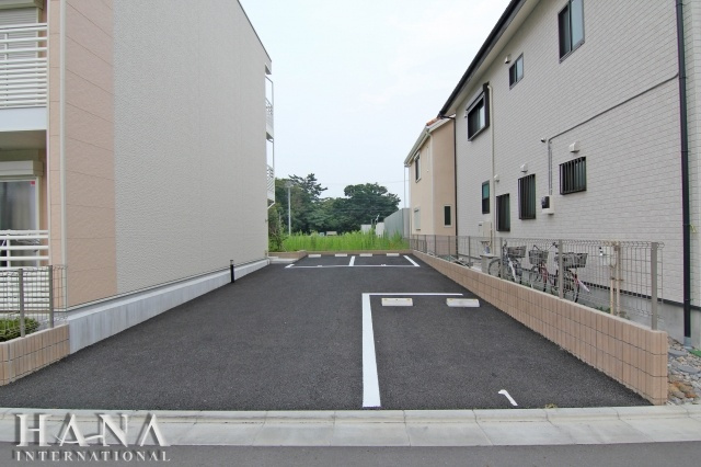 フィオーレの駐車場