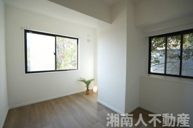 ドラゴンマンション湘南辻堂1番館の洋室|個人の部屋や寝室として使える洋室です