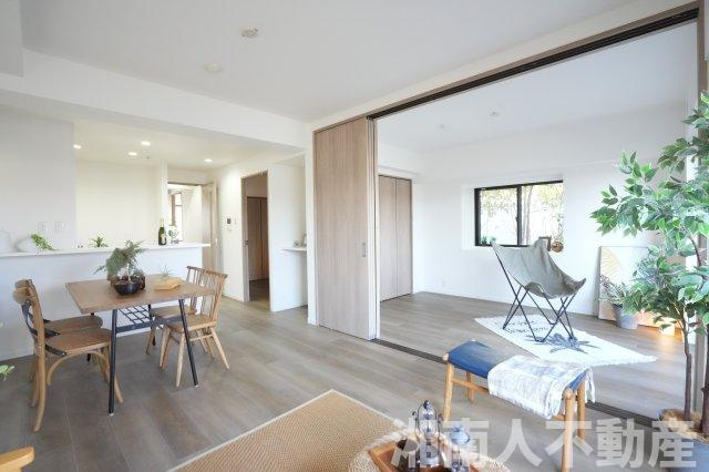 ドラゴンマンション湘南辻堂1番館の居間・リビング|使いやすいリビングです