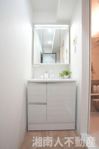 ドラゴンマンション湘南辻堂1番館の独立洗面台|朝の身支度には欠かせない独立洗面化粧台