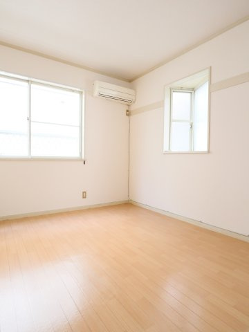 グリーンハイツの洋室