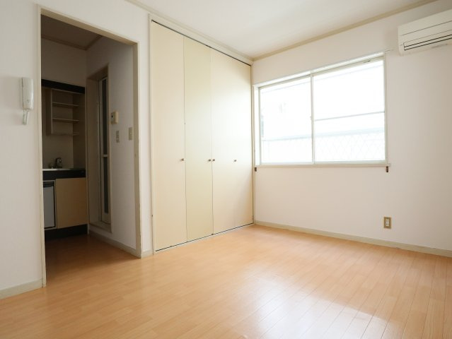 グリーンハイツの洋室