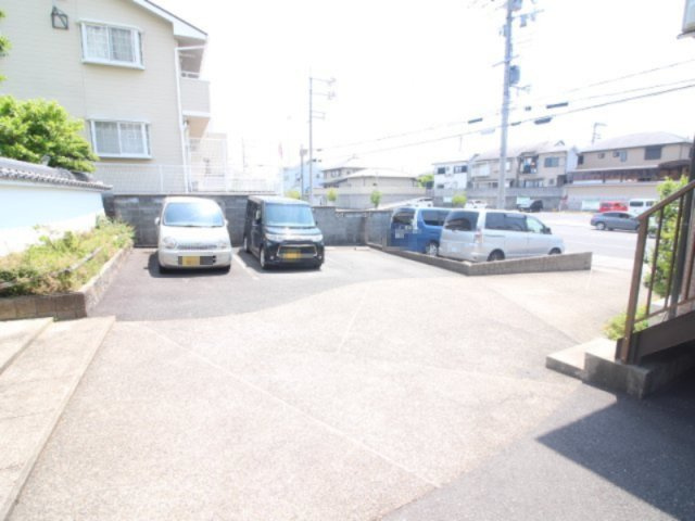 メゾン小西の駐車場