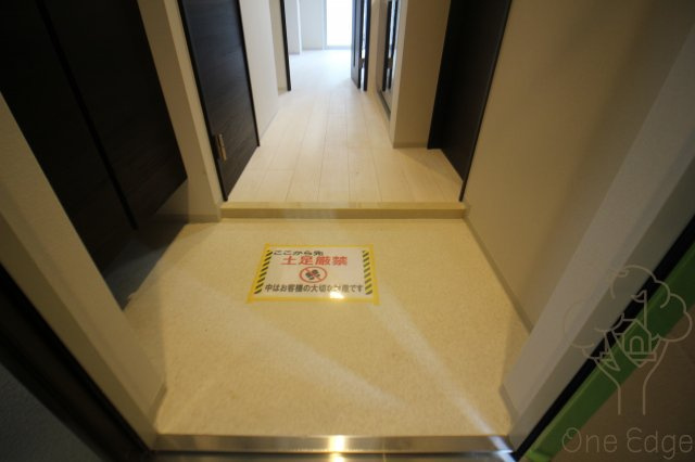 HK Residenceの玄関