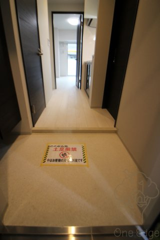 HK Residenceの玄関