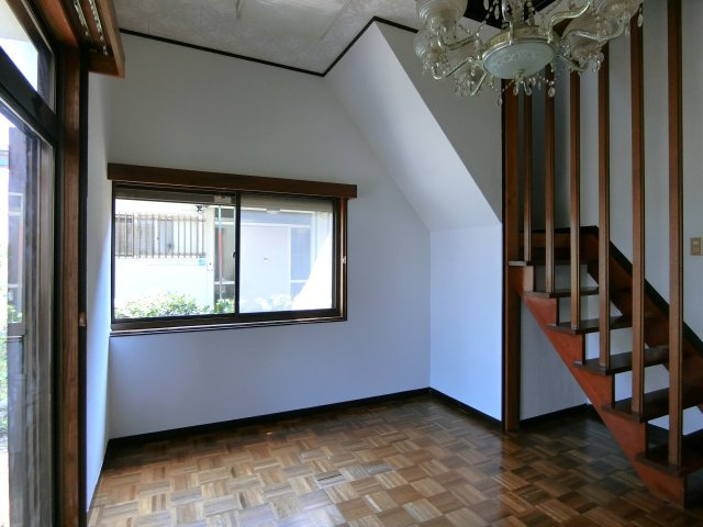 富田1984貸家の洋室