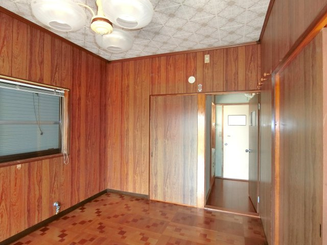 富田1984貸家の洋室