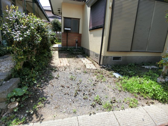 富田1984貸家の駐車場