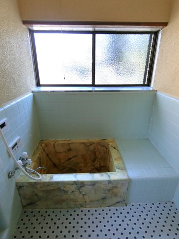 富田1984貸家の浴室