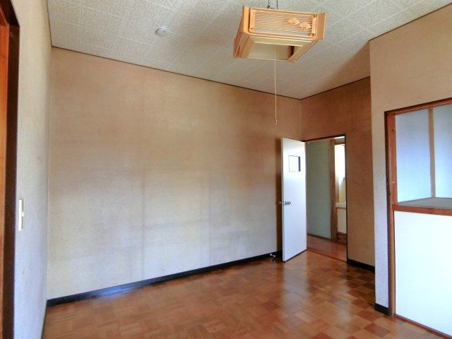 富田1984貸家の洋室