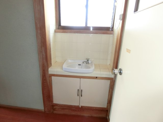 富田1984貸家の洗面所|２階