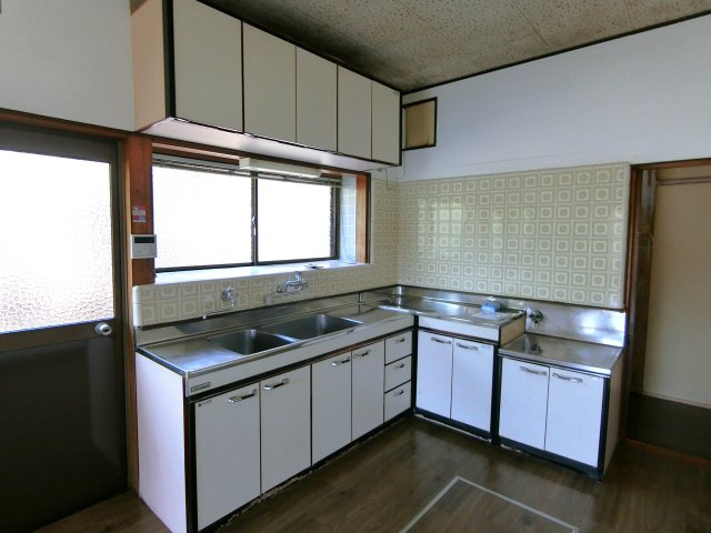 富田1984貸家のキッチン