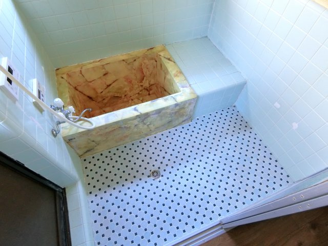 富田1984貸家の浴室