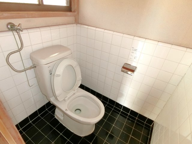 富田1984貸家のトイレ