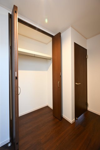 【収納】 | 太田市由良町　13号棟　ファイブイズホーム施工 | 広々としたクローゼットでお部屋はいつでもスッキリクリアに！