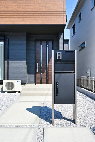 【玄関】 | 太田市由良町　13号棟　ファイブイズホーム施工 | 玄関はディンプルキー＆ダブルロックドア採用で防犯対策もバッチリです！
