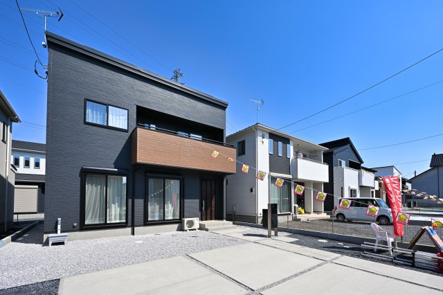 【駐車場】 | 太田市由良町　13号棟　ファイブイズホーム施工 | 並列2台駐車可能なゆとりのカースペース！