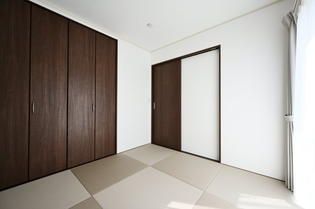 【和室】 | 太田市由良町　13号棟　ファイブイズホーム施工 | 一部屋は欲しい和室！縁なし畳はおしゃれでモダンな雰囲気です。