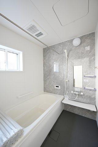 【浴室】 | 太田市由良町　16号棟　 | オートバス機能で家事をしていてもうっかりお湯があふれる心配がありません！追い炊き機能で快適な温度を維持します。