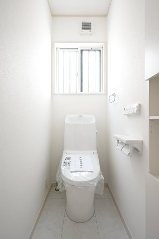 【トイレ】 | 太田市由良町　16号棟　 | シャワー＆暖房便座付きのトイレです！