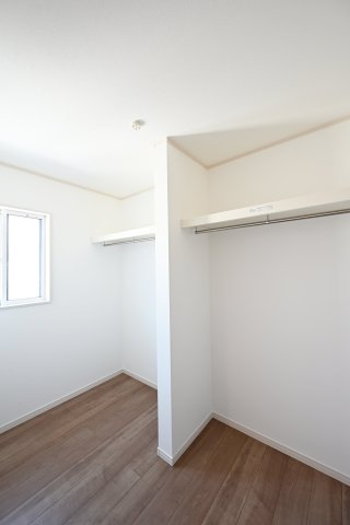【収納】 | 太田市由良町　16号棟　 | 憧れのウォークインクローゼットでお洋服もたっぷり収納！
