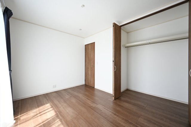 【収納】 | 太田市由良町　16号棟　 | ワイド収納でお洋服もたっぷりかけられます！