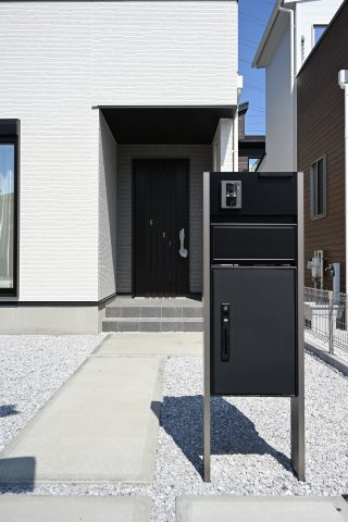 【玄関】 | 太田市由良町　16号棟　 | 玄関はディンプルキー＆ダブルロックドア採用で防犯対策もバッチリです！