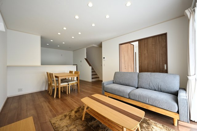 【居間・リビング】 | 太田市由良町　16号棟　 | 日当たりがよく広いリビングは家族が自然と集まる居心地の良い空間です♪