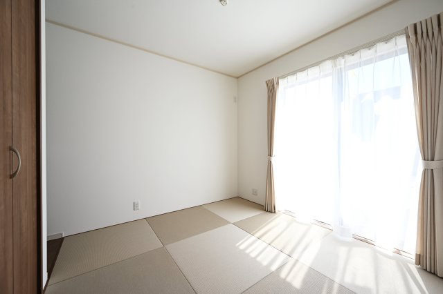 【和室】 | 太田市由良町　16号棟　 | 一部屋は欲しい和室！縁なし畳はおしゃれでモダンな雰囲気です。