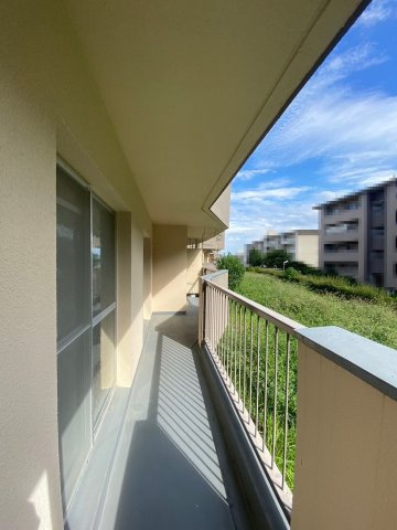 【価格改定】南円明寺ヶ丘団地16棟の洋室|南側バルコニー
陽当たり・採光良好です！